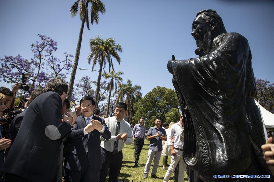 ARGENTINA-BUENOS AIRES-CHINA-ESTATUA DE CONFUCIO