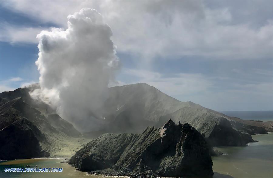 NUEVA ZELANDA-ISLA WHITE-ERUPCION VOLCANICA