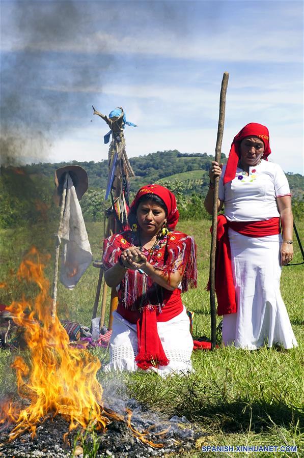 EL SALVADOR-LA LIBERTAD-SOLSTICIO-CEREMONIA