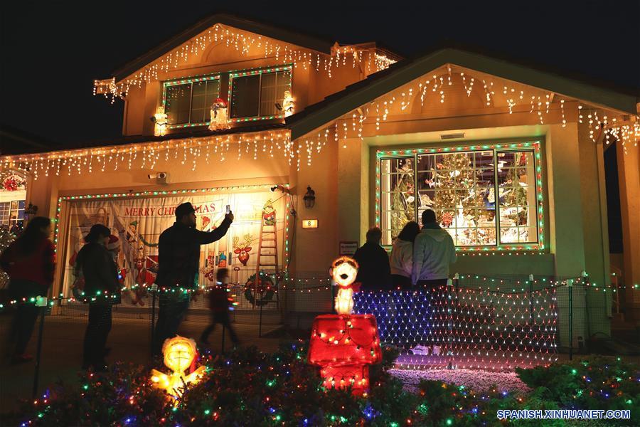 EEUU-SOUTH SAN FRANCISCO-NAVIDAD-DECORACIONES