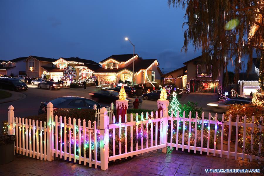 EEUU-SOUTH SAN FRANCISCO-NAVIDAD-DECORACIONES