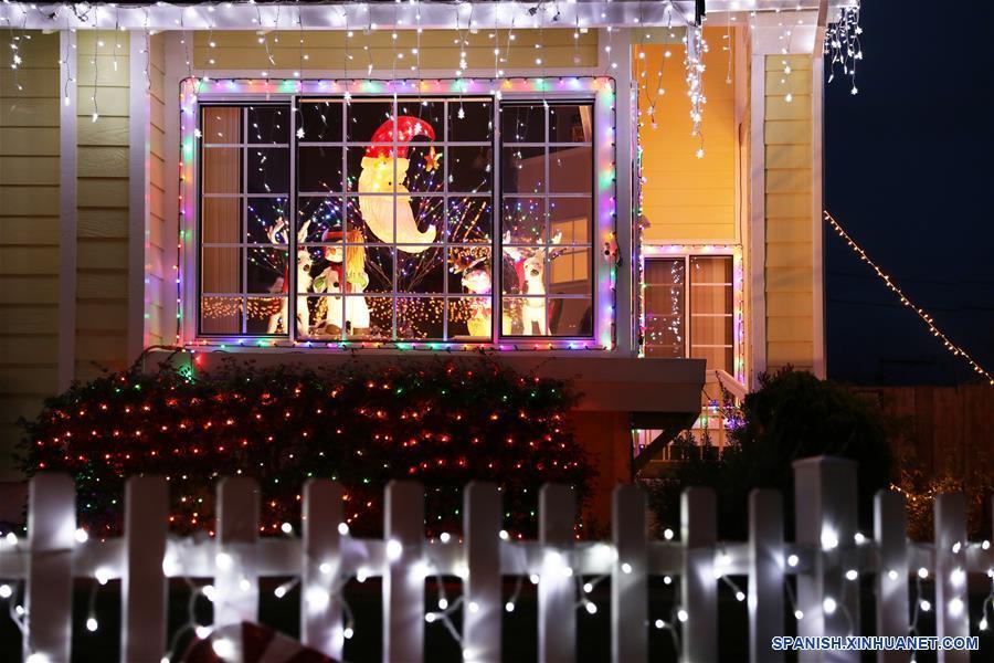 EEUU-SOUTH SAN FRANCISCO-NAVIDAD-DECORACIONES