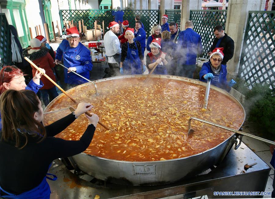 CROACIA-VISPERA NAVIDAD-COMIDA GRATIS