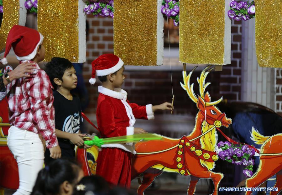 MYANMAR-YANGON-NAVIDAD-CELEBRACION