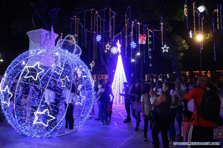 VENEZUELA-CARACAS-NAVIDAD-LUCES