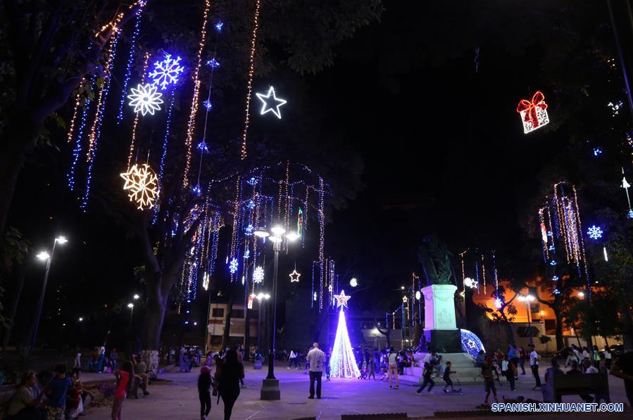 VENEZUELA-CARACAS-NAVIDAD-LUCES