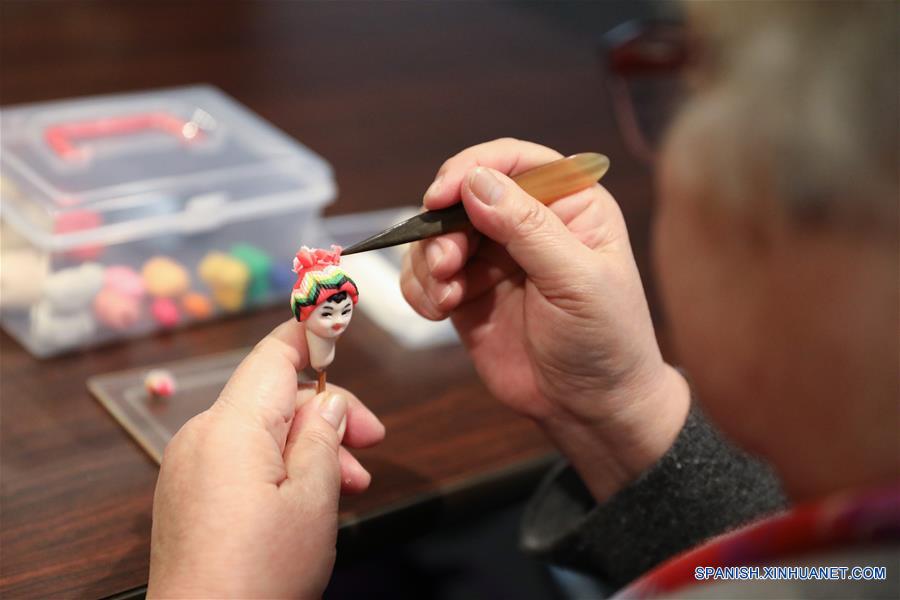 JAPON-TOKIO-MODELADO DE PLASTILINA DE CHINA-EXPOSICION