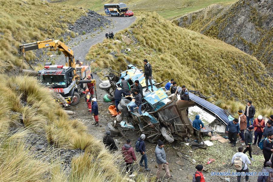 BOLIVIA-LA PAZ-ACCIDENTE-AUTOBUS