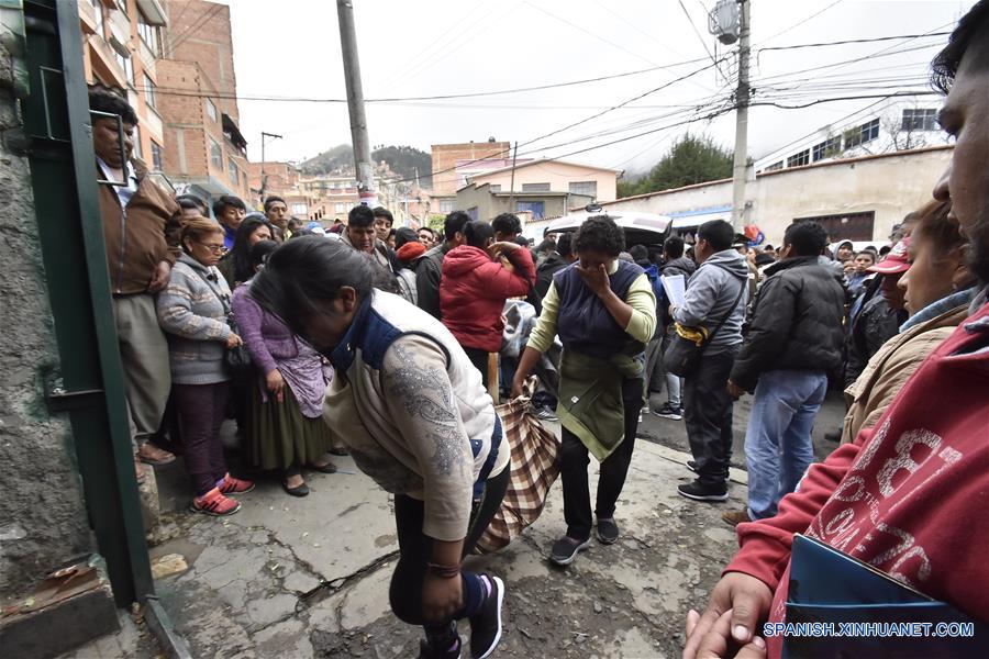 BOLIVIA-LA PAZ-ACCIDENTE-AUTOBUS