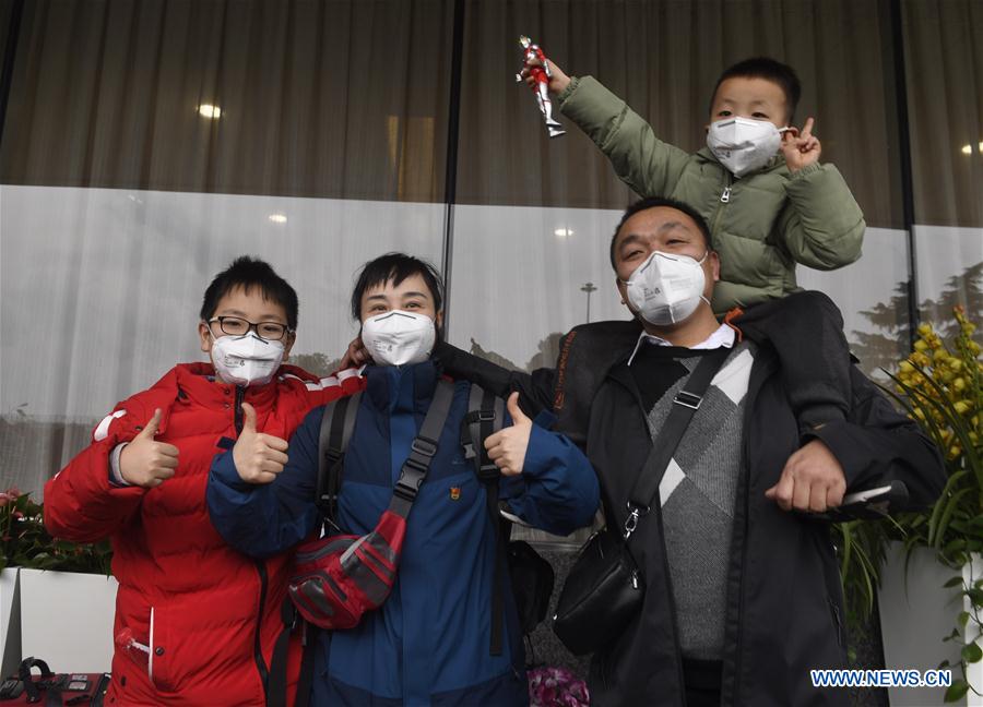 CHINA-SICHUAN-CHENGDU-TRABAJADORES MEDICOS-WUHAN-AYUDA