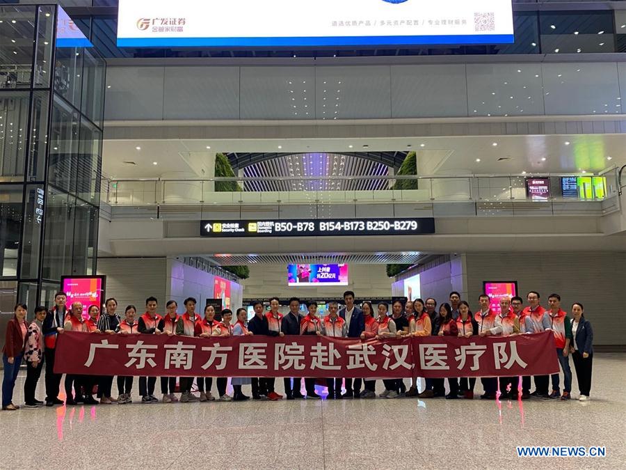 CHINA-GUANGDONG-EMPLEADOS MEDICOS-WUHAN-AYUDA