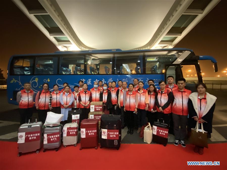 CHINA-GUANGDONG-EMPLEADOS MEDICOS-WUHAN-AYUDA