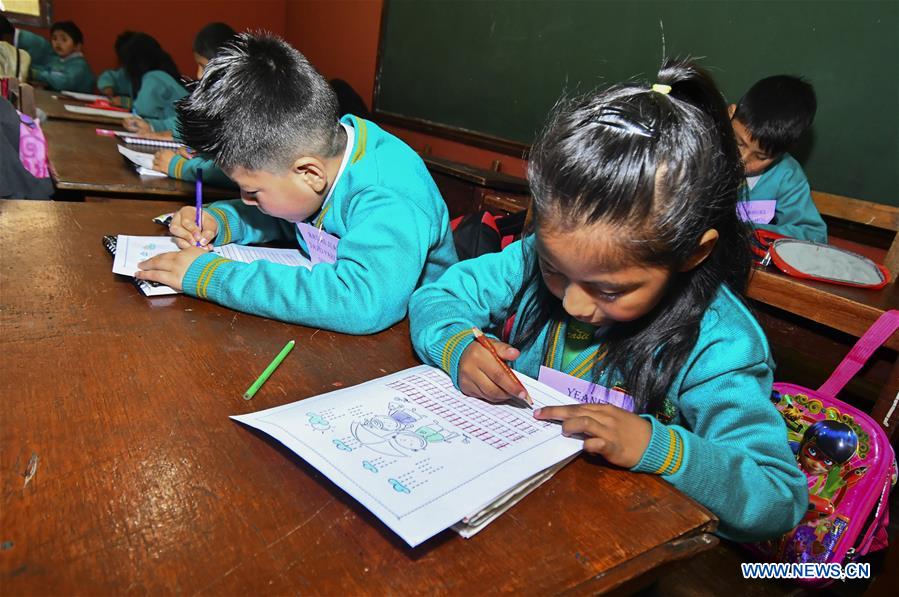 BOLIVIA-LA PAZ-CICLO ESCOLAR