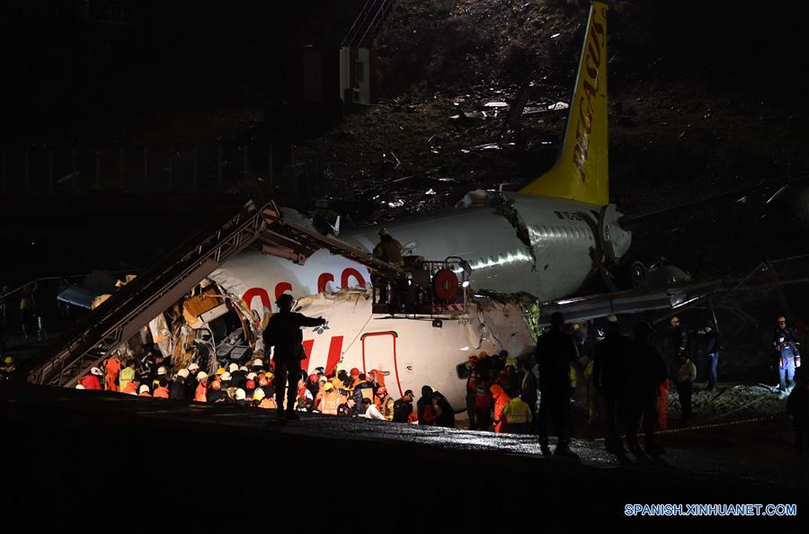 TURQUIA-ESTAMBUL-AVION-ACCIDENTE
