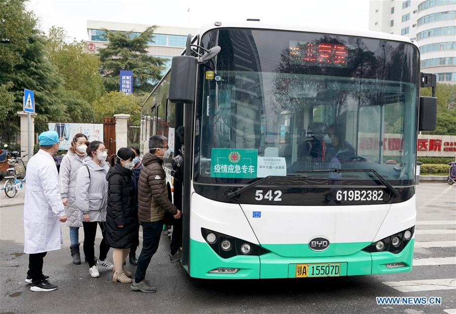 CHINA-WUHAN-NUEVO CORONAVIRUS-AUTOBUSES-DESINFECCION