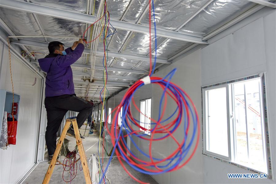CHINA-HUBEI-XIAOGAN-HOSPITAL IMPROVISADO-CONSTRUCCION