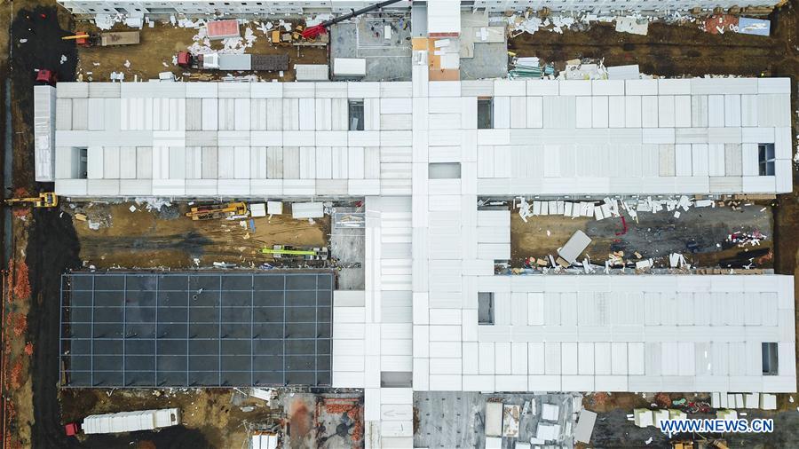 CHINA-HUBEI-XIAOGAN-HOSPITAL IMPROVISADO-CONSTRUCCION