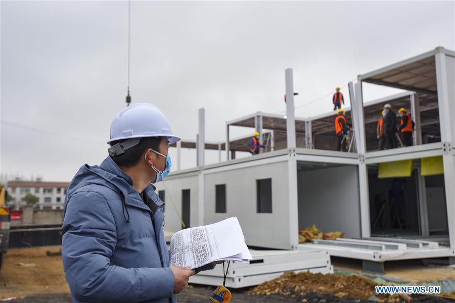 CHINA-HUBEI-XIAOGAN-HOSPITAL IMPROVISADO-CONSTRUCCION