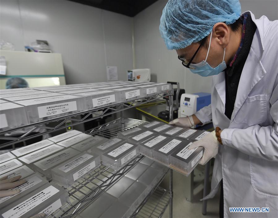 CHINA-CHENGDU-CORONAVIRUS-KITS-SUMINISTRO