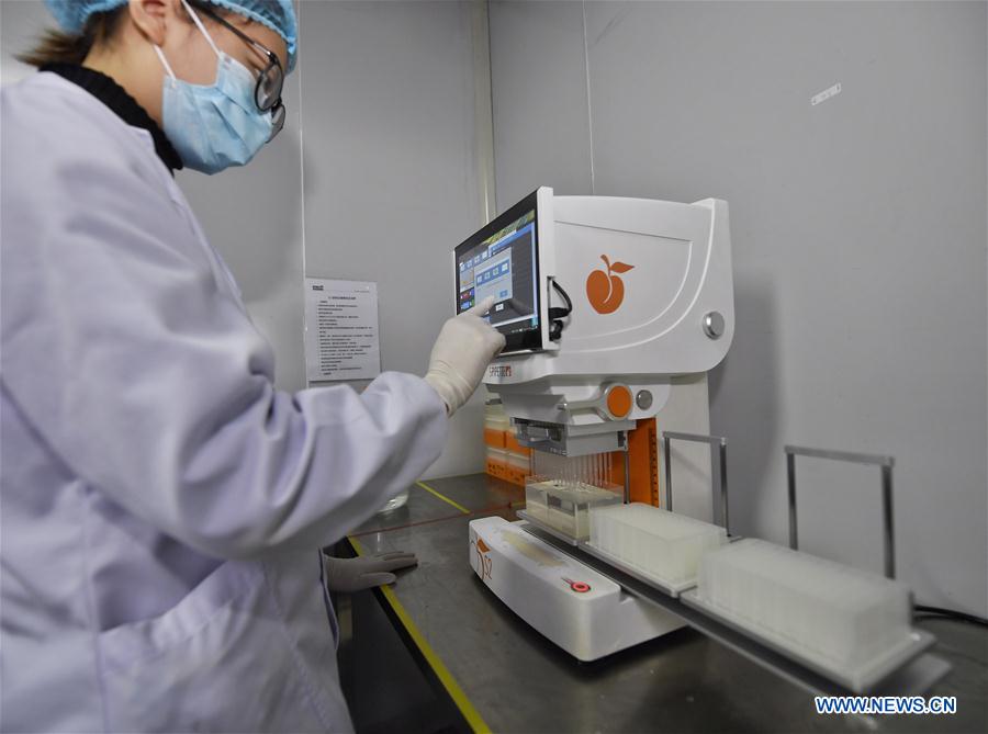 CHINA-CHENGDU-CORONAVIRUS-KITS-SUMINISTRO