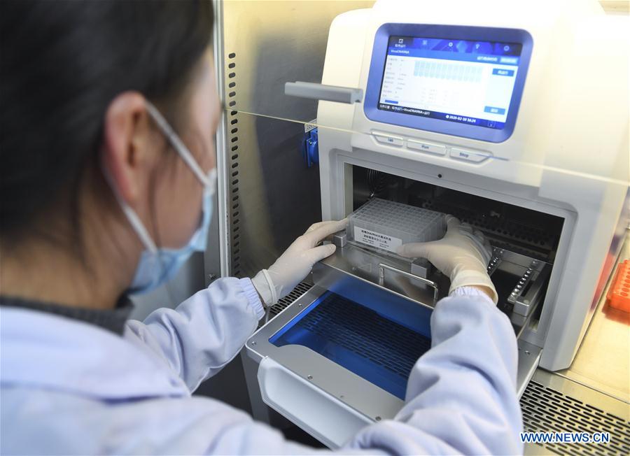 CHINA-CHENGDU-CORONAVIRUS-KITS-SUMINISTRO