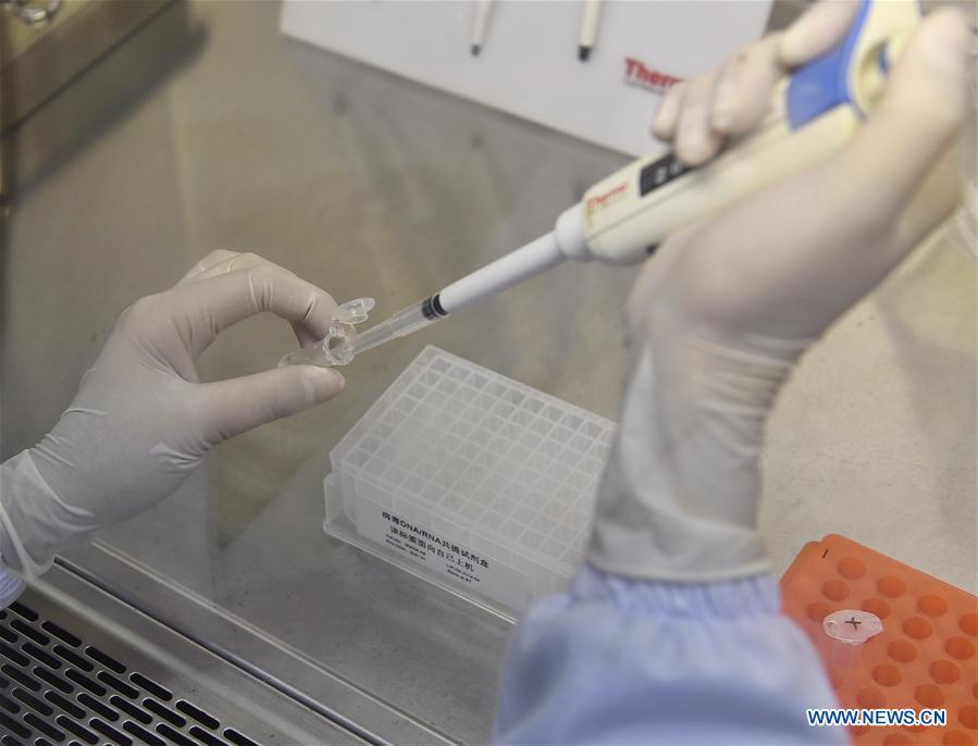 CHINA-CHENGDU-CORONAVIRUS-KITS-SUMINISTRO