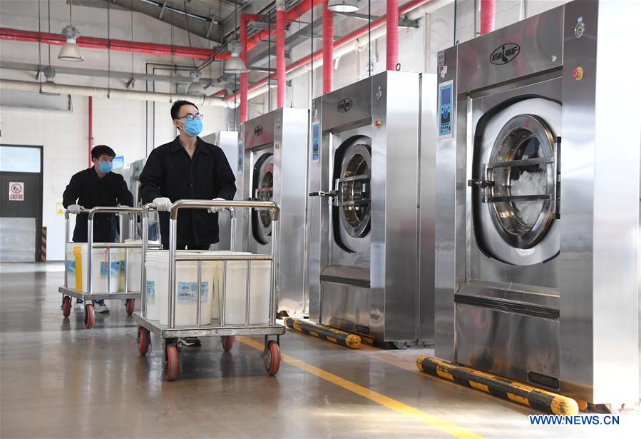CHINA-BEIJING-NUEVO CORONAVIRUS-EPIDEMIA-FERROCARRIL-ROPA DE CAMA-LIMPIEZA-DESINFECCION