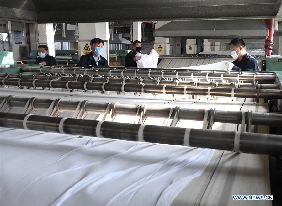 CHINA-BEIJING-NUEVO CORONAVIRUS-EPIDEMIA-FERROCARRIL-ROPA DE CAMA-LIMPIEZA-DESINFECCION