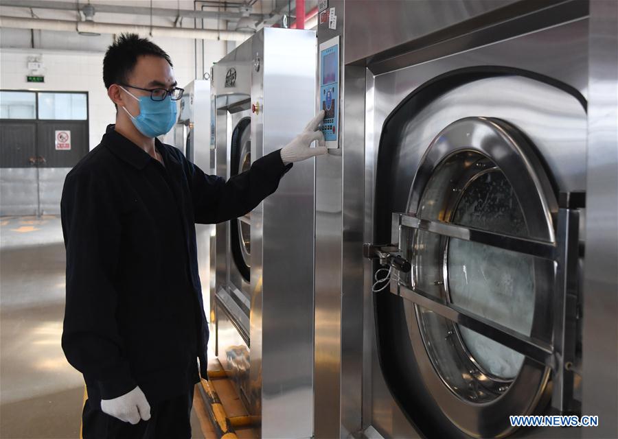 CHINA-BEIJING-NUEVO CORONAVIRUS-EPIDEMIA-FERROCARRIL-ROPA DE CAMA-LIMPIEZA-DESINFECCION