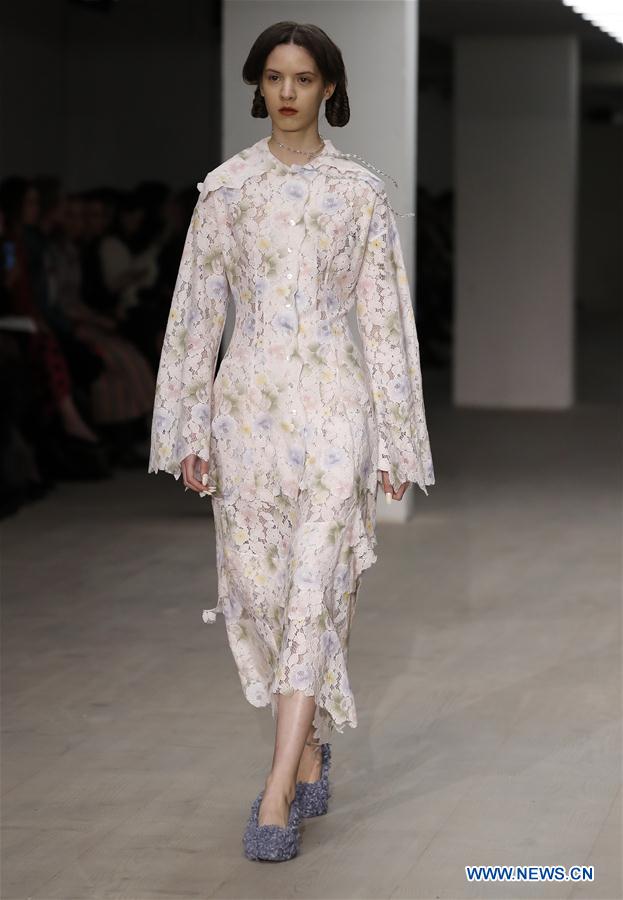 REINO UNIDO-LONDRES-SEMANA MODA-YUHAN WANG