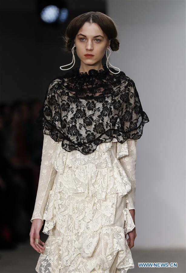 REINO UNIDO-LONDRES-SEMANA MODA-YUHAN WANG