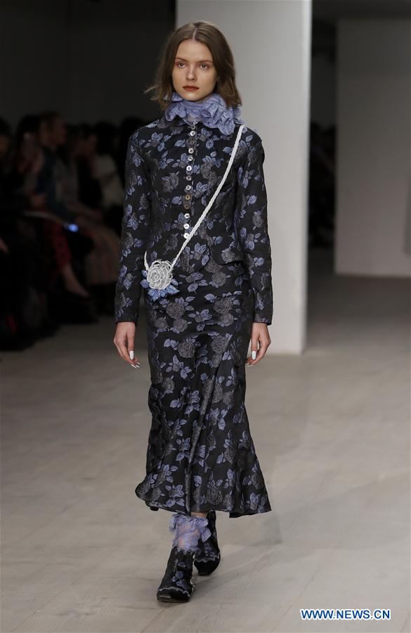 REINO UNIDO-LONDRES-SEMANA MODA-YUHAN WANG