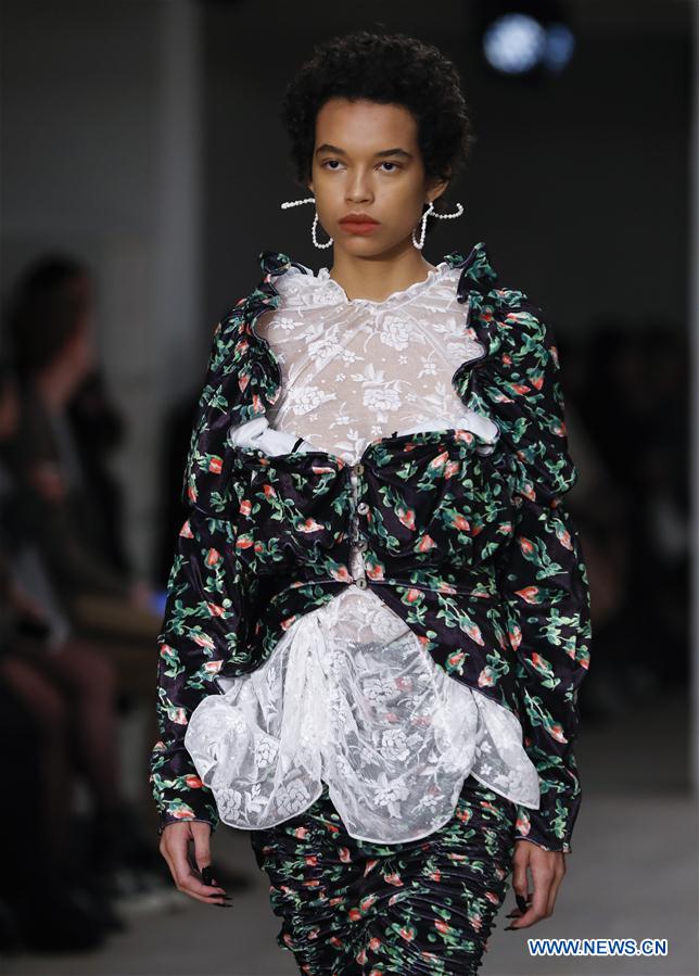 REINO UNIDO-LONDRES-SEMANA MODA-YUHAN WANG