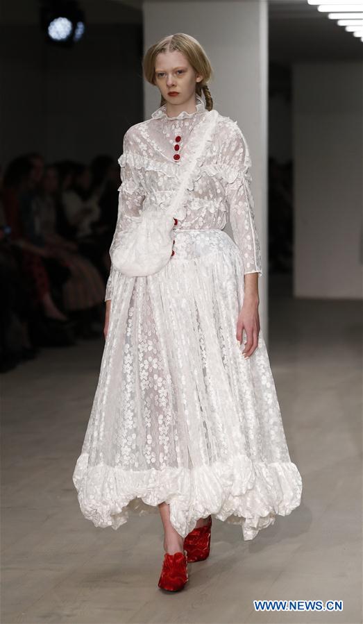 REINO UNIDO-LONDRES-SEMANA MODA-YUHAN WANG