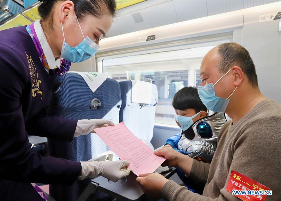 CHINA-ANHUI-TRABAJADORES-ESTACION DE FERROCARRIL