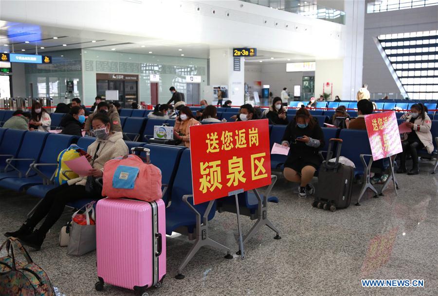 CHINA-ANHUI-TRABAJADORES-ESTACION DE FERROCARRIL