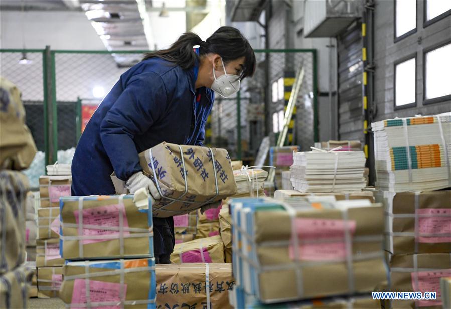 CHINA-NINGXIA-YINCHUAN-CORONAVIRUS-CORREO-LIBROS DE TEXTO