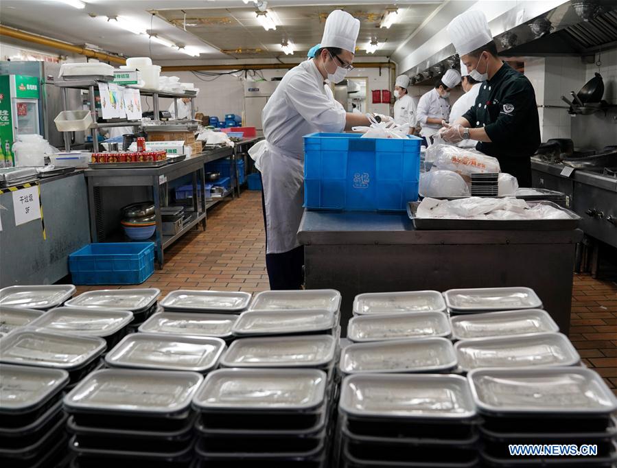 CHINA-SHANGHAI-CORONAVIRUS-RESTAURANTE-COMIDA PARA LLEVAR