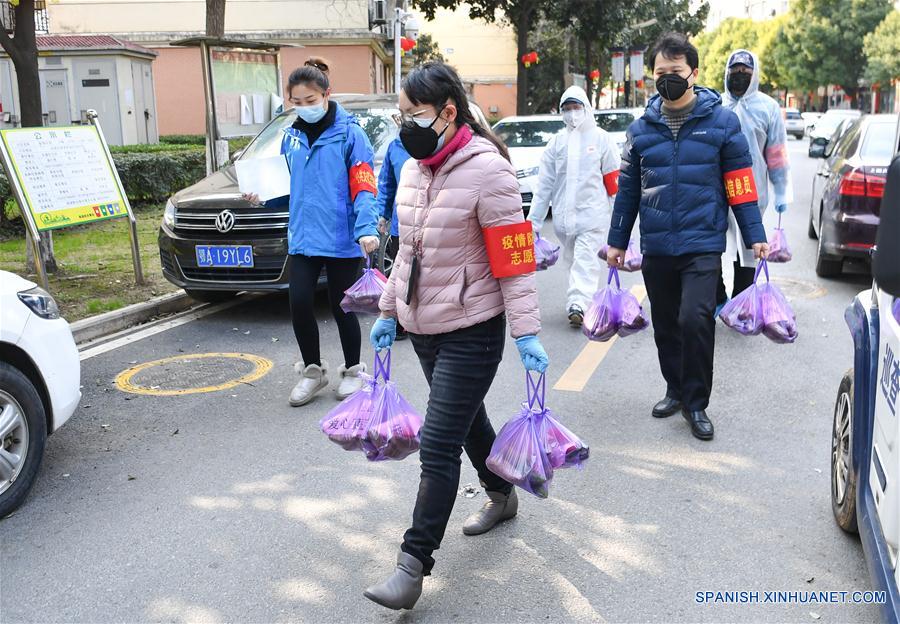 CHINA-WUHAN-COVID 19-VOLUNTARIOS