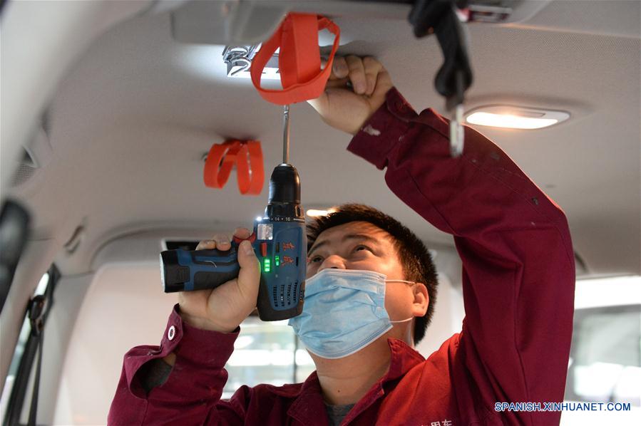 CHINA-HEFEI-CORONAVIRUS-AMBULANCIA-PRODUCCION