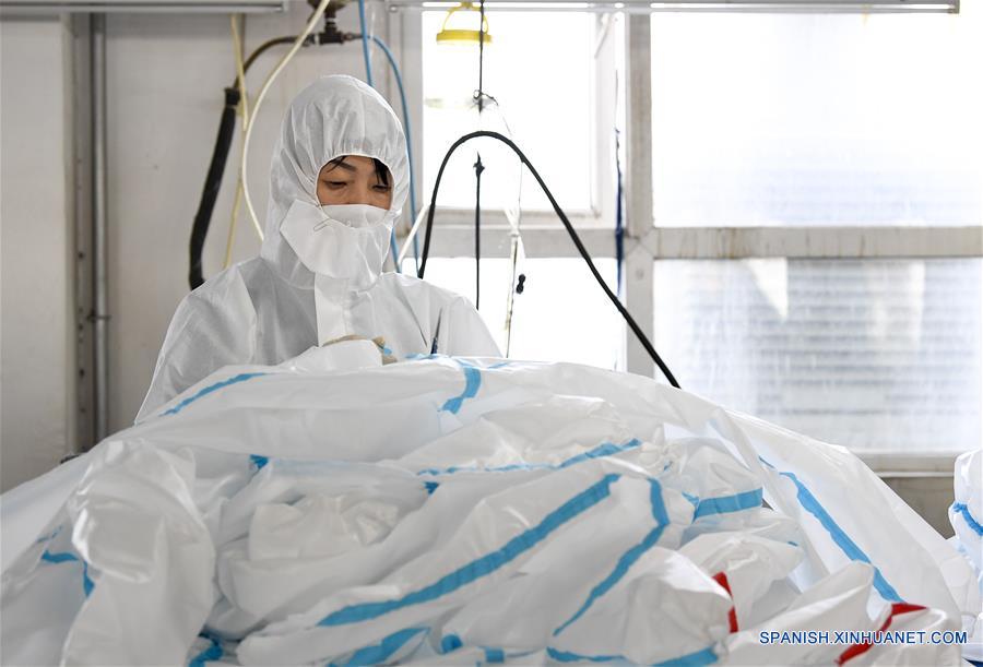 CHINA-NINGXIA-YINCHUAN-NUEVO CORONAVIRUS-TRAJES PROTECTORES-PRODUCCION
