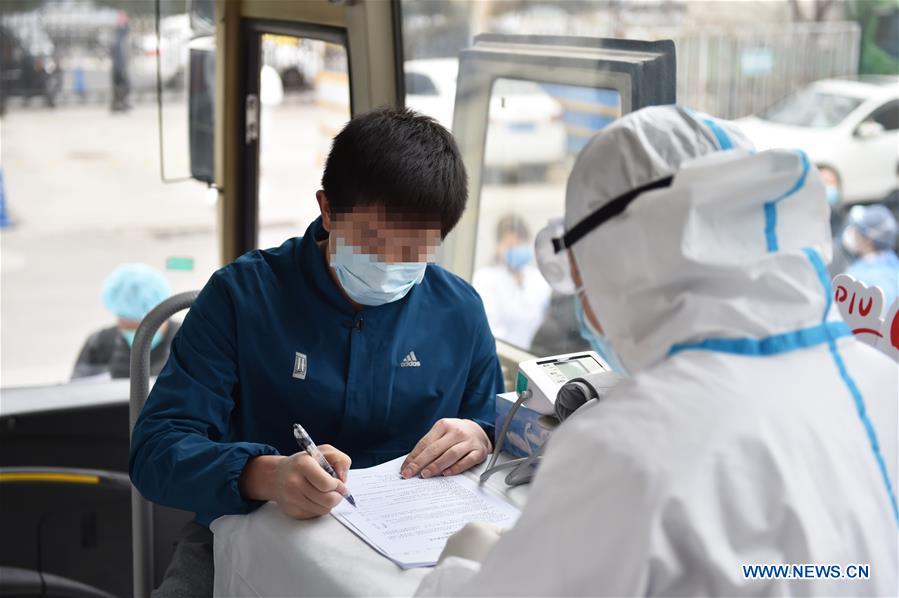 CHINA-BEIJING-COVID-19-PACIENTES RECUPERADOS-PLASMA-DONACION