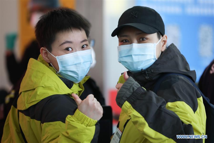 CHINA-GANSU-LANZHOU-CORONAVIRUS-EQUIPO MEDICO-AYUDA