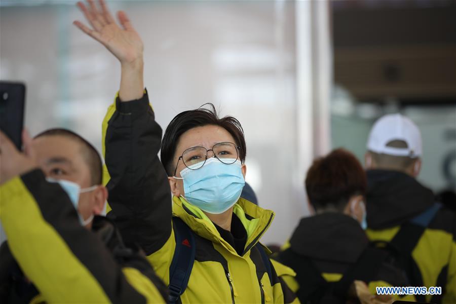 CHINA-GANSU-LANZHOU-CORONAVIRUS-EQUIPO MEDICO-AYUDA