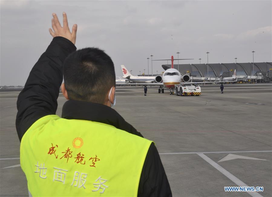 CHINA-SICHUAN-EQUIPO MEDICO-HUBEI-NUEVO CORONAVIRUS-AYUDA