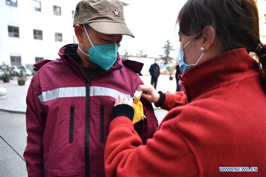 CHINA-XI'AN-CORONAVIRUS-EQUIPO MEDICO-AYUDA