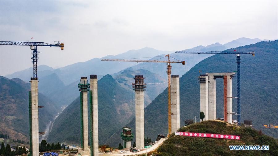 CHINA-GUIZHOU-ZUNYI-PUENTE-REANUDACION DE LA CONSTRUCCION
