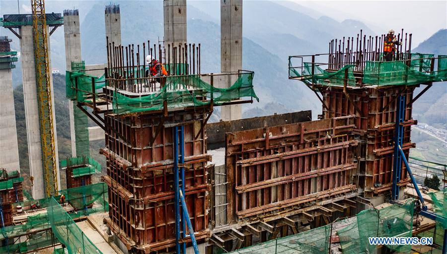 CHINA-GUIZHOU-ZUNYI-PUENTE-REANUDACION DE LA CONSTRUCCION