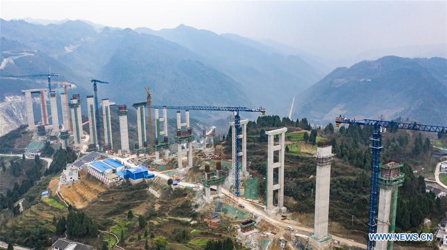 CHINA-GUIZHOU-ZUNYI-PUENTE-REANUDACION DE LA CONSTRUCCION