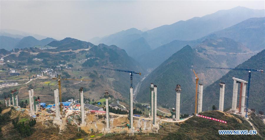 CHINA-GUIZHOU-ZUNYI-PUENTE-REANUDACION DE LA CONSTRUCCION